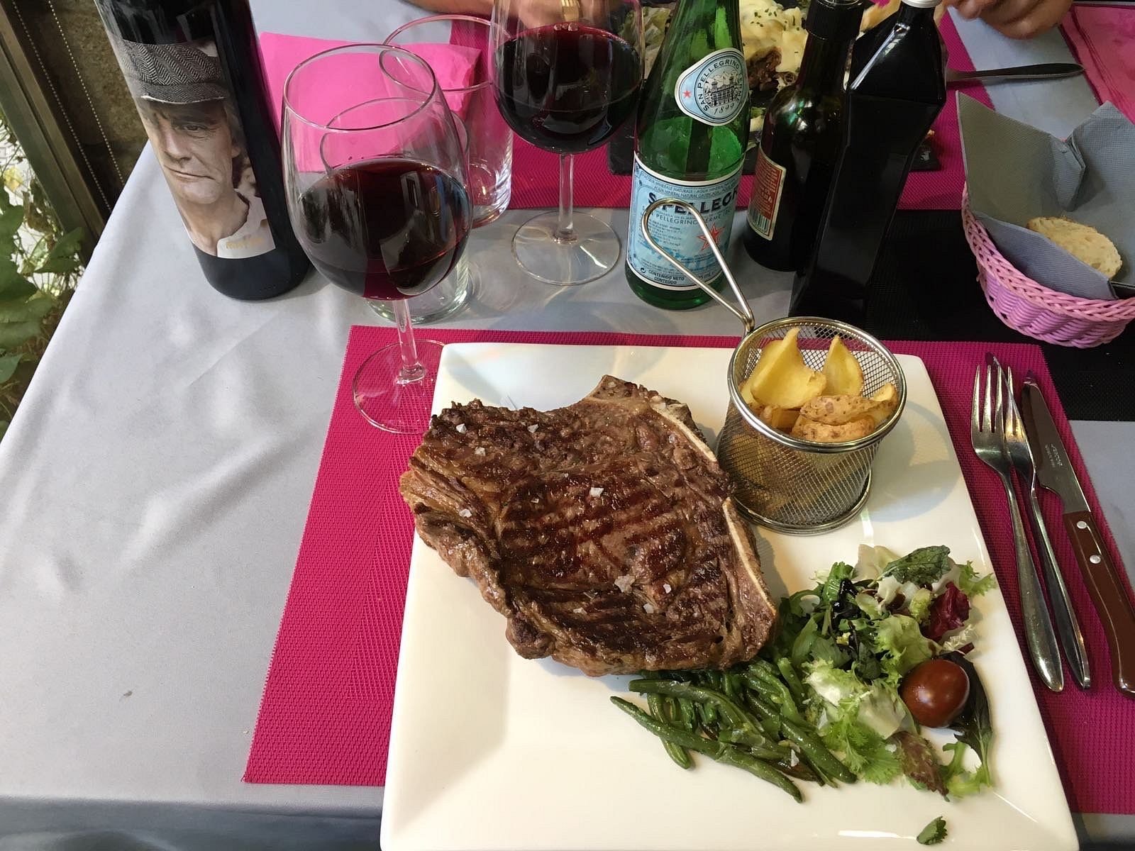 Onglet de vedella a la brasa amb patates i amanida